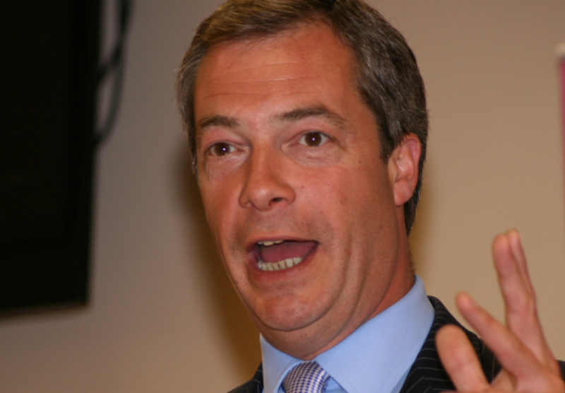 Vergezocht: politicus vergelijkt nieuw logo van partij Farage met nazi-embleem