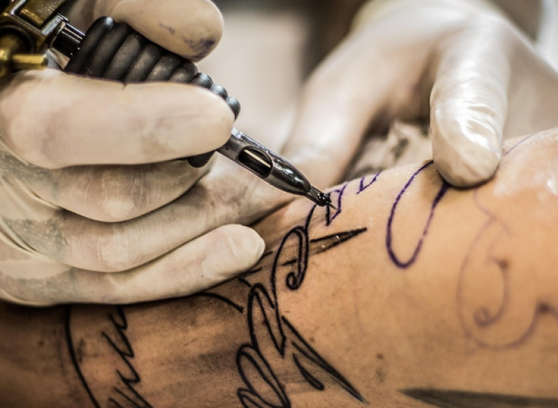 Aalst ziet 24 uur van Cimorné: Tattoo-artieste Femke steunt goede doel