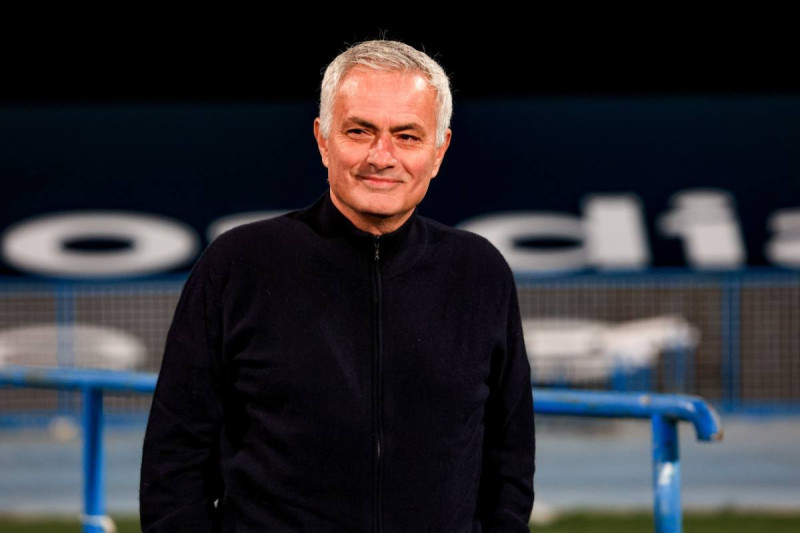 🎥Het is crisis in Amsterdam, maar José Mourinho strooit wel met lof naar Ajax-Belgen