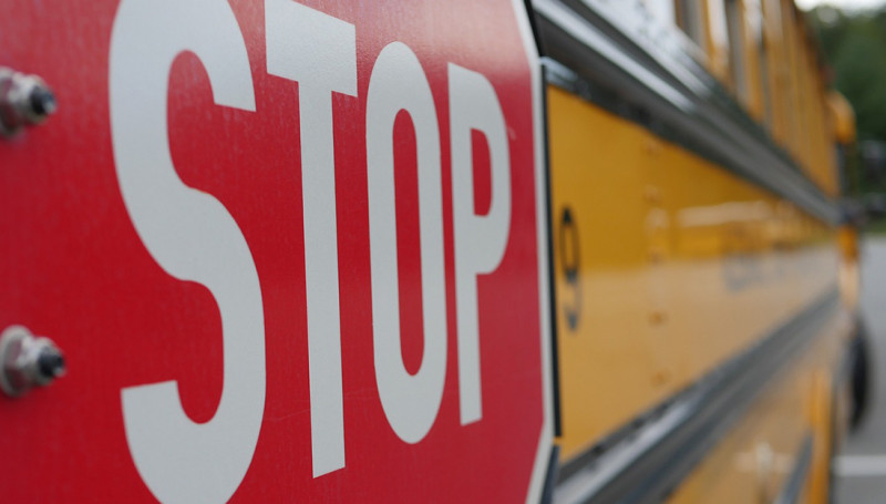 Politie haalt acht onverzekerde schoolbussen van de weg