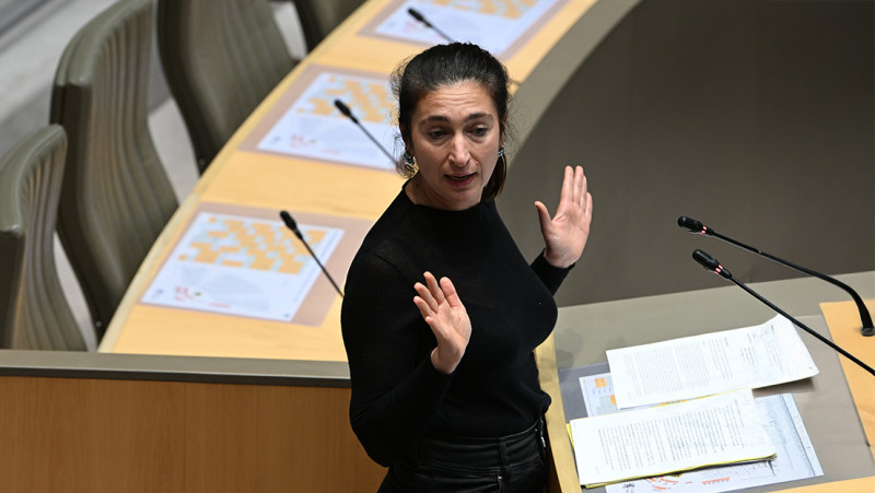 Demir versnelt de straf voor werkzoekenden, maar noemt het een duwtje in de rug