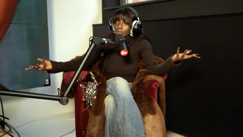 Miss Angel in onze zetel: over rap, acteren, AI-angst en de kunst van écht jezelf blijven