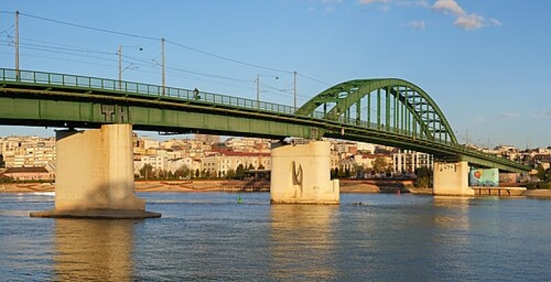 China bouwt ook brug in Belgrado: geheimhouding over contracten wekt ergernis op