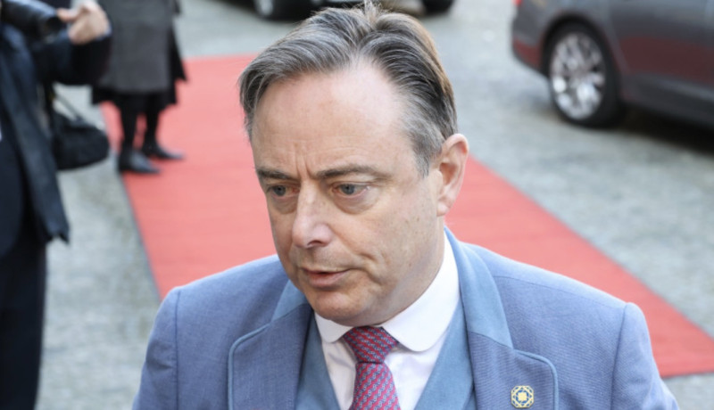 België zegt ja tegen noodwet rond Russische miljarden, maar De Wever blijft waarschuwen voor het ‘zwaard van Damocles’