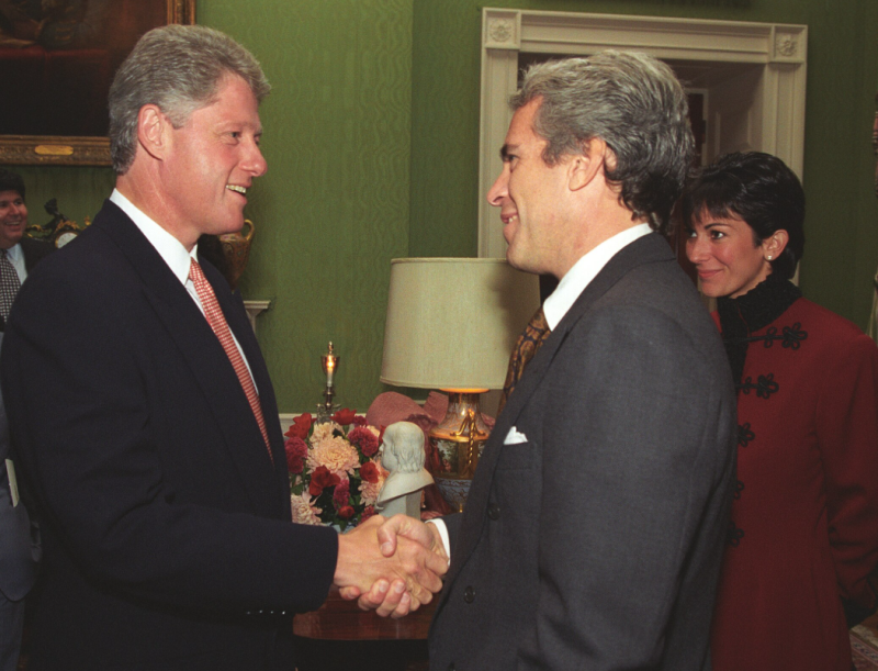 Epstein-dossier: Clintons moeten dringend verschijnen voor getuigenverhoren (maar zijn niet van plan te komen)