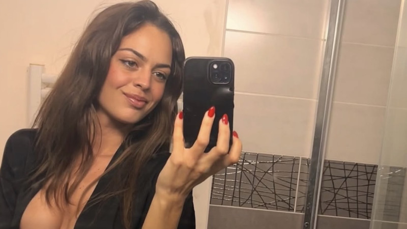 📸 Ilona, vleugje Côte d’Azur met een achternaam om voor te knielen