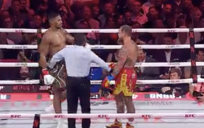 Anthony Joshua mept Jake Paul gebroken kaak in omstreden gevecht te Miami