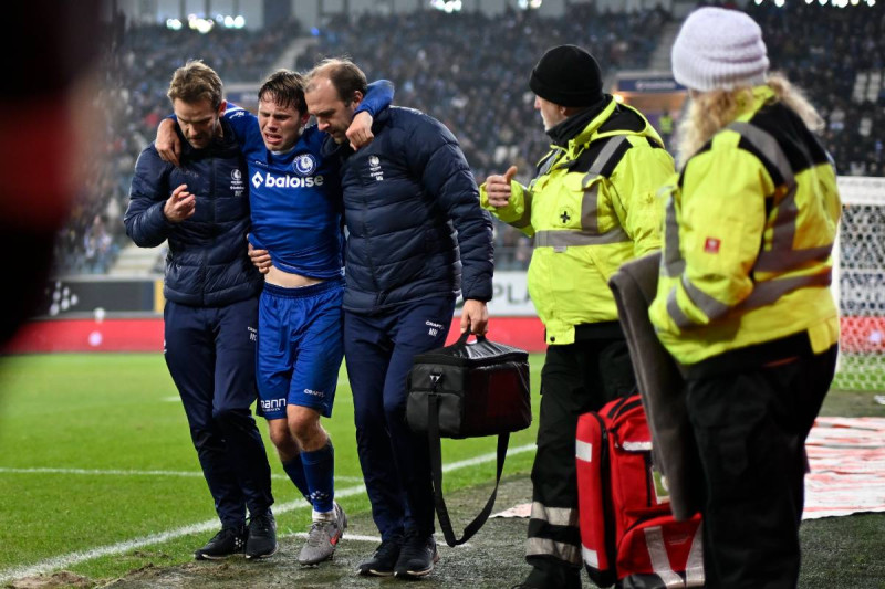 Drama bij KAA Gent: eerste zege van Rik De Mil wordt overschaduwd door vreselijke blessure