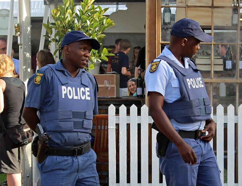 Zuid-Afrika: politie door en door corrupt, volgens twee onderzoeken - georganiseerde misdaadgroepen infiltreerden ook regering