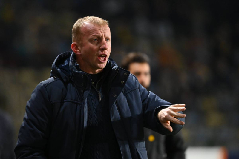 Zulte Waregem-coach onder vuur: “Een schoolvoorbeeld van hoe het niet moet"