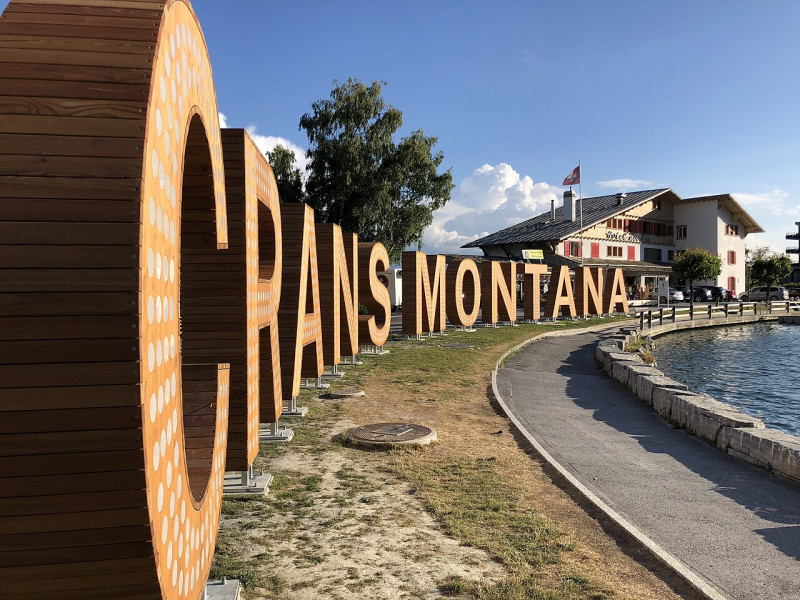 Brand Crans-Montana: nieuwe persconferentie om 17.15 uur, voormalig medewerker Constellation kritisch voor eigenaars