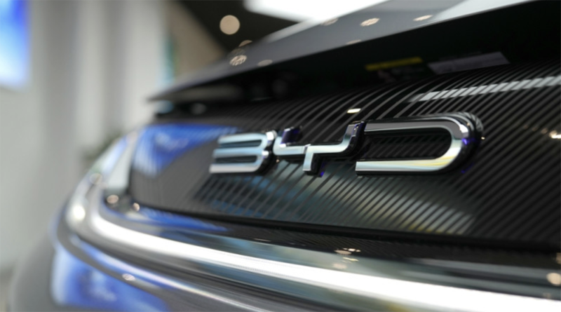 BYD krijgt het kroontje van grootste e-autoverkoper ter wereld