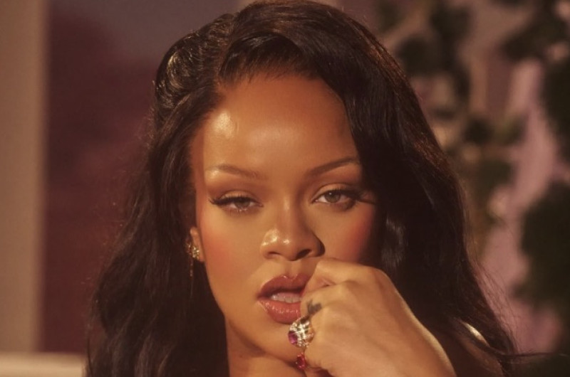 Rihanna in zwoele lingerie: zelfverzekerd en onweerstaanbaar