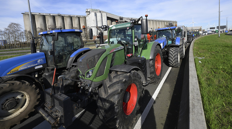 Boeren protesteren vandaag opnieuw met  tractorblokkades in Gent, Wommelgem en Zeebrugge