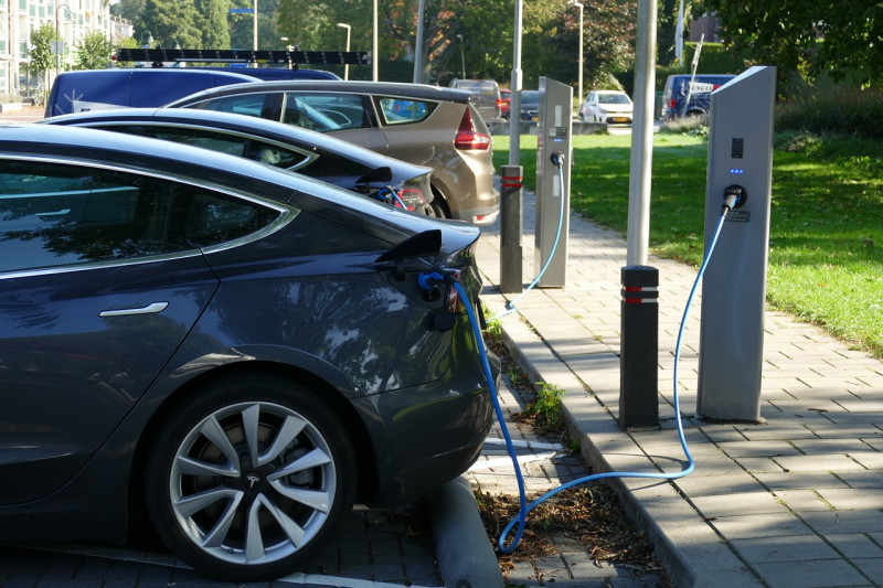 Genk nadert kaap van 1.000 laadpunten voor elektrische voertuigen