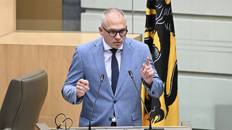 Diependaele maant zijn kibbelclubje aan tot kalmte