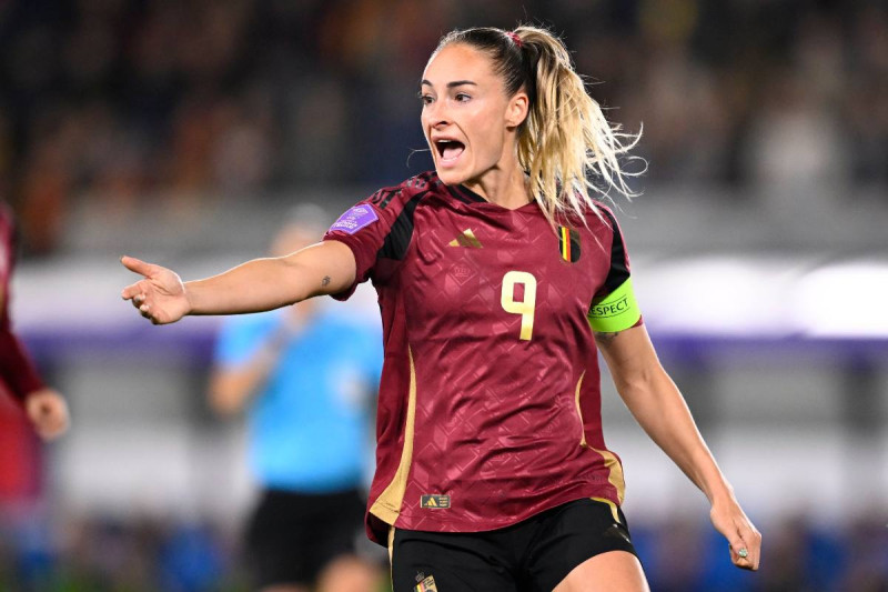Tessa Wullaert straalt na haar zesde Gouden Schoen en is duidelijk over haar toekomst in het voetbal