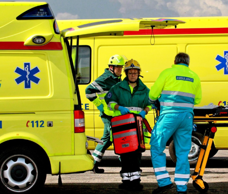 Auto knalt in gevel immokantoor Gent na mislukt manoeuvre