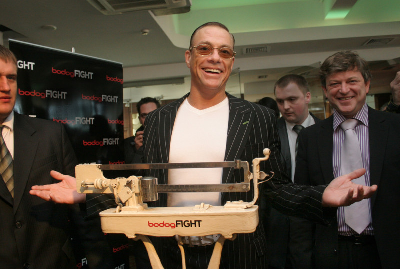 Jean-Claude Van Damme online spreken? Dat kost je een fortuin