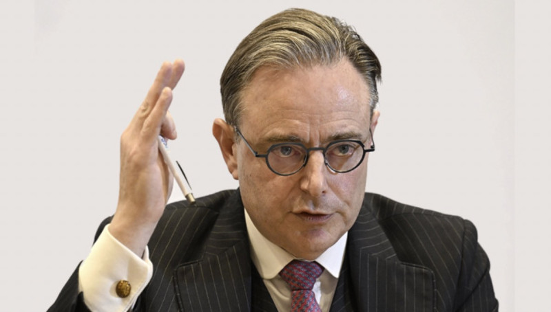 Iedereen armer, behalve de fiscus: hoe 'De Wever I' onze zakken rolt