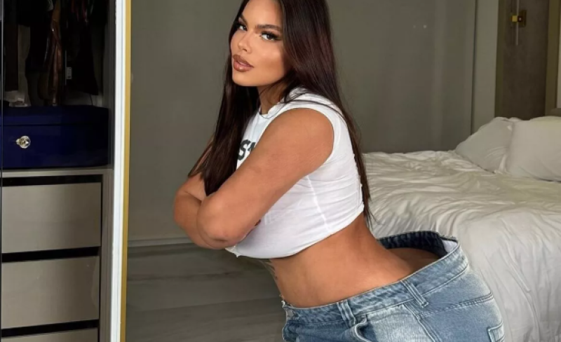 🎥 Een broek aandoen is een dagelijkse uitdaging voor deze influencer