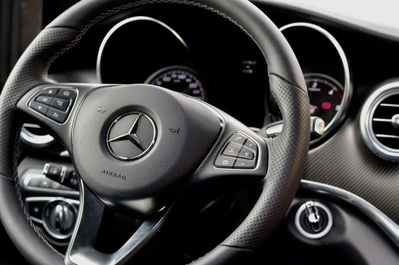 Vier ton diplomatie op steroïden: hoe gepantserde politie-Mercedes in Brussel veranderde in moordmachine