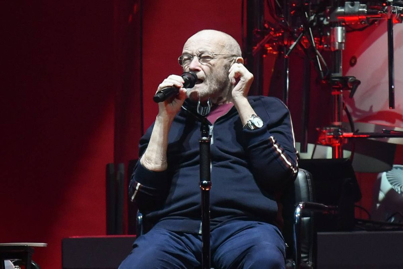 Krukken, ziekenhuizen en drank: dit is het hartverscheurende verhaal van rocklegende Phil Collins