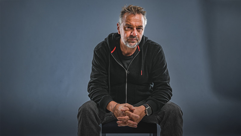 Tom Waes hijst de zeilen en het noodlot vaart mee