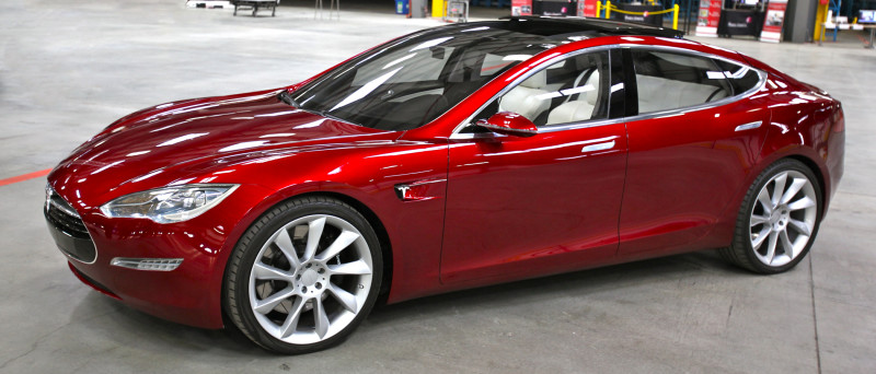 Tesla meermaals veroordeeld voor herhaaldelijke weigeringen om Britse politie te helpen bij verkeersovertredingen