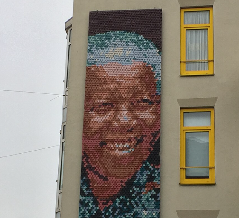 Nelson Mandela's gevangenissleutel, zonnebril én shirt kunnen verkocht worden nadat dochter rechtszaak wint