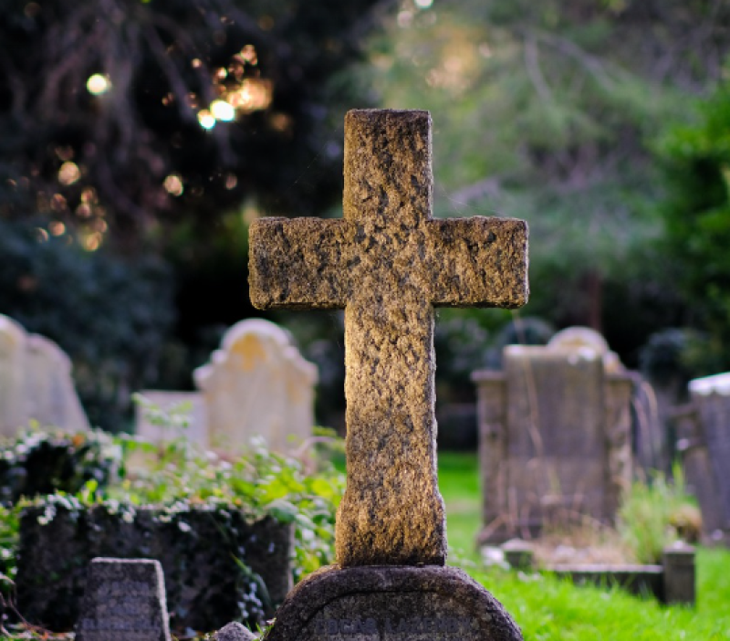 Priester ontkent mishandeling van gezin