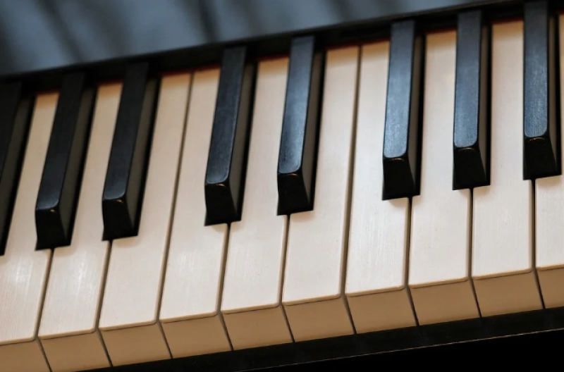 Jonge pianist Lars Pollentier treedt op in Harelbeke