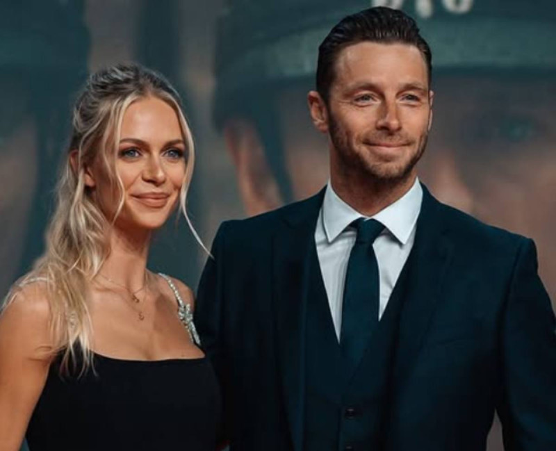 📸De drie musketiers compleet: acteur Louis Talpe brengt heuglijk nieuws