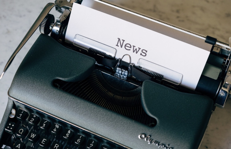 “De Belg vertrouwt de media minder”, schrijven… de media die niemand meer vertrouwt