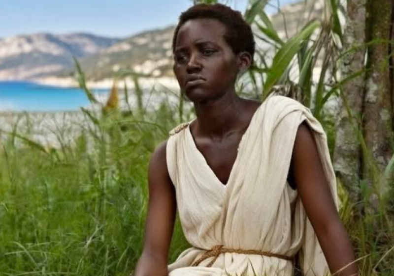 📸 Is deze eerste setfoto van Helena van Troje uit de nieuwe Nolan-film echt?