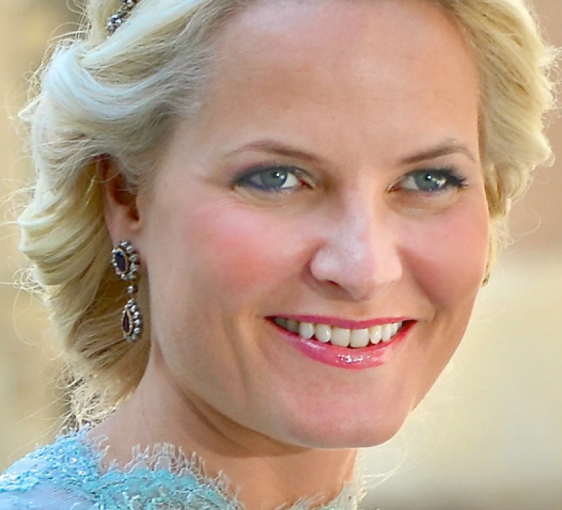 Epstein-files: Noorse prinses Mette-Marit onder vuur om jarenlang contact met zedendelinquent