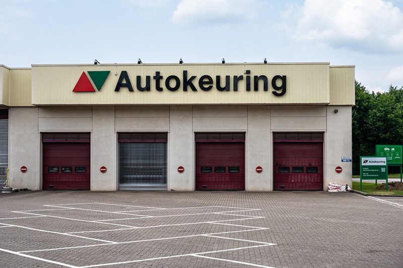 Vlaams minister van Mobiliteit Annick De Ridder bekijkt hervormingen voor autokeuring: “Wachttijden en klantvriendelijkheid niet wat ze moeten zijn”