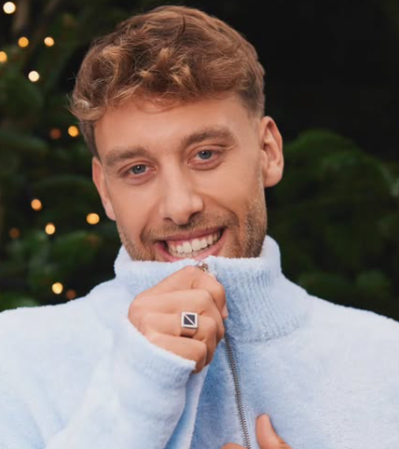 Hij krijgt expliciete foto's van mannen en vrouwen, maar hoe zit het met het liefdesleven van Ward Lemmelijn?