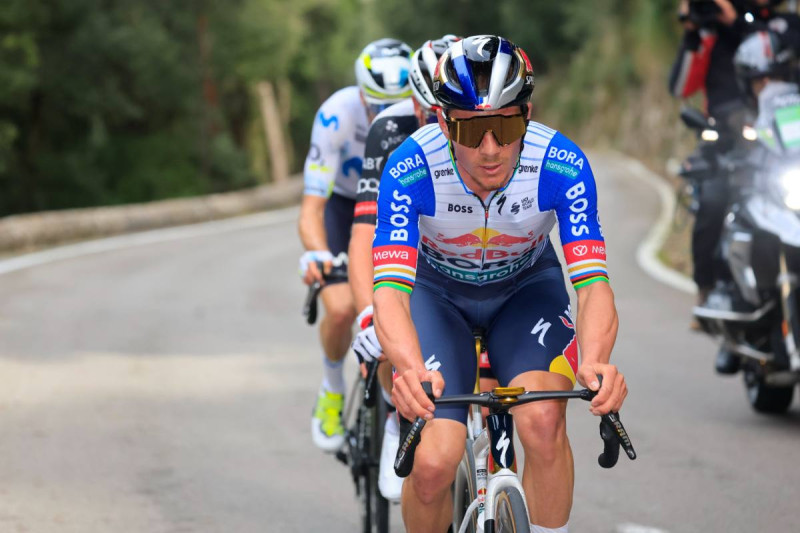 Remco Evenepoel praat openlijk over de Tour en de Ronde van Vlaanderen, maar is ook bijzonder scherp voor de UCI
