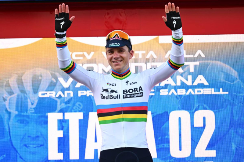 Remco Evenepoel domineert alweer de tijdrit, al gebeurde dat niet zonder slag of stoot