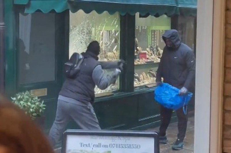 🎥 Brutale juweliersoverval overdag gefilmd in Londen