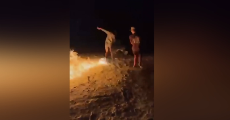 🎥 Jongere loopt zware brandwonden op nadat vriend hem in brand steekt in Florida