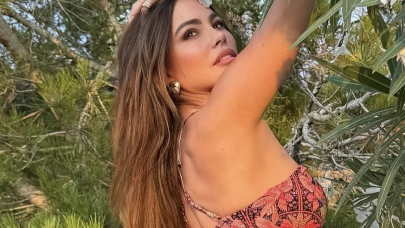 📸 Sofia Vergara bewijst dat leeftijd soms gewoon een kwestie van cijfers omdraaien is