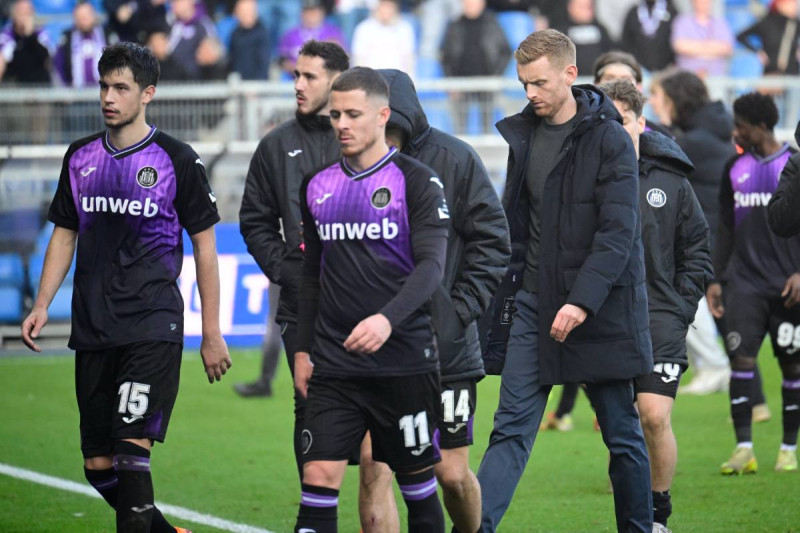 Leegloop blijft duren: Anderlecht trekt zonder trainer naar Antwerp
