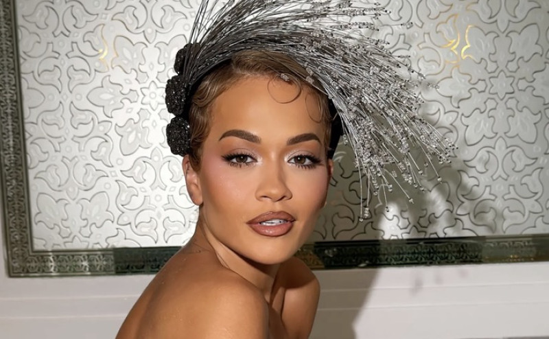📸 Rita Ora durft nogal: topless in Dubai