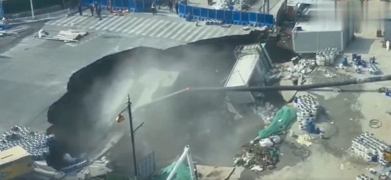 🎥 Dramatische videobeelden tonen plots ontstaan zinkgat bij uitbreiding van metronetwerk in Shanghai