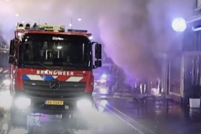 🎥 Grote brand in winkelstraat in Amsterdamse wijk De Pijp