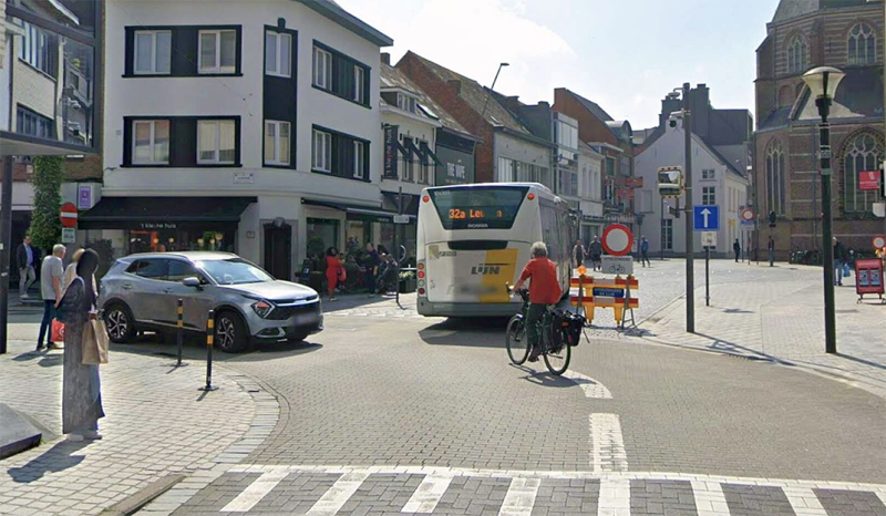Geel test nieuwe verkeersopstelling op druk kruispunt