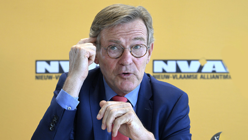 Van Overtveld (N-VA) heeft een onderzoek van het Europees Parlement aan zijn broek na klacht van beveiliger