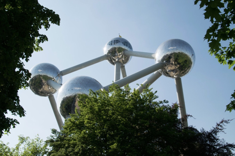 Brussel blies zichzelf op: duizenden extra ambtenaren, 500 miljoen te veel en nu moet er gesaneerd worden